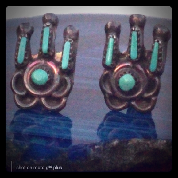 Vintage Jewelry - ⏳SALE Native American Silver Turquoise Petit Point